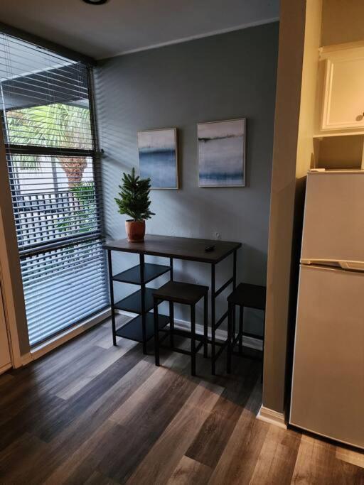 Blue Shark *W7* @ Montrose 1Br Private King Loft Lägenhet Houston Exteriör bild